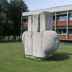 Kamenná plastika Zákon před Krajským soudem v Ústí nad Labem