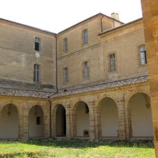 Cloître de l'abbaye Sainte-Marie de Lagrasse