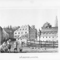 Sachgesamtheit '''Rittergut Bärenklause''' mit den Einzeldenkmalen: Herrenhaus und Einfriedungsmauer des Gutsparks und Park (Gartendenkmal) mit Teich, weiterhin mit den Sachgesamtheitsteilen: zwei Wohn- und Wirtschaftsgebäude des Rittergutes Am Tei