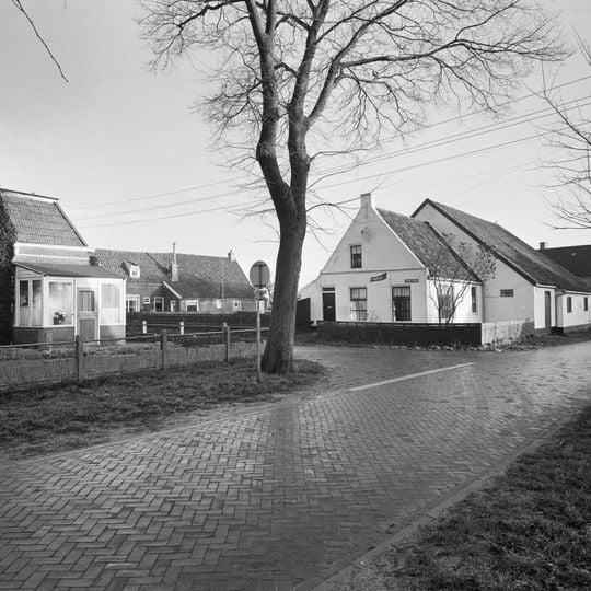 Tussen Dijken 2, Hollum