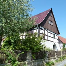Zweiseithof mit Wohnhaus und Scheune Pirnaer Straße 17