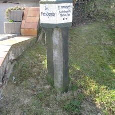 Wegestein Bergstraße (Ortseingang Neu-Pottschapplitz, von Cannewitz aus)