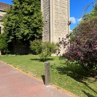 Jardin de l'église Sainte-Jeanne-de-Chantal