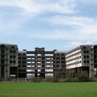 Unfinished hotel in Ponte Lambro