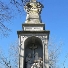 Sloup Nejsvětější Trojice na návsi v Počedělicích