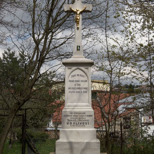 Wayside cross in Medlánky Castle park