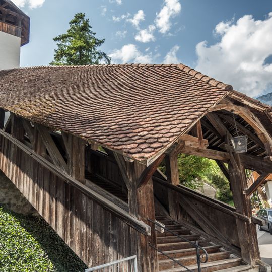 Kirchentreppe / Kirchenbrücke