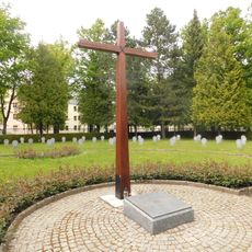 Kříž na pohřebišti německých vojáků na hřbitově v Jihlavě