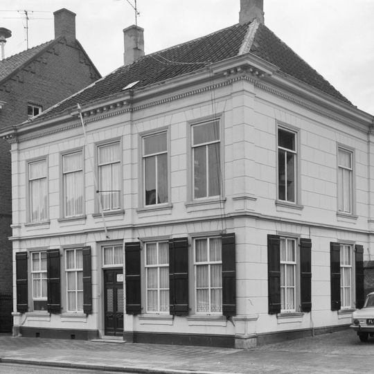 Herenhuis uit 1863-64 in classicistische stijl
