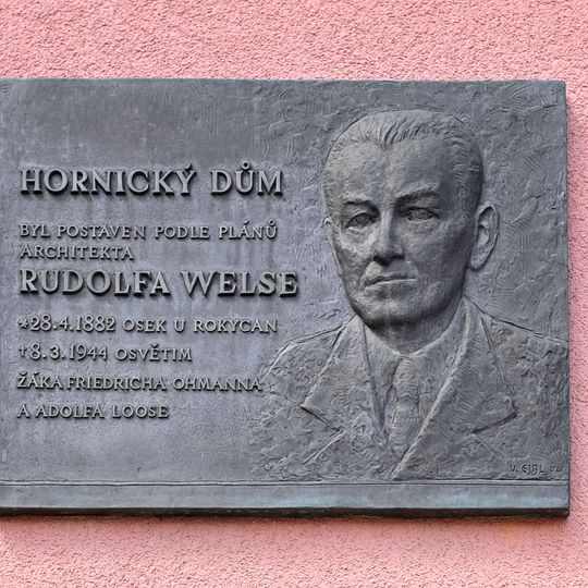 Pamětní deska Rudolfa Welse na Městském domě kultury v Sokolově