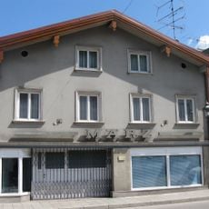 Wohn- und Geschäftshaus