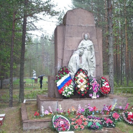 Братская могила советских воинов, павших в боях за Родину и погибших в годы Великой Отечественной войны