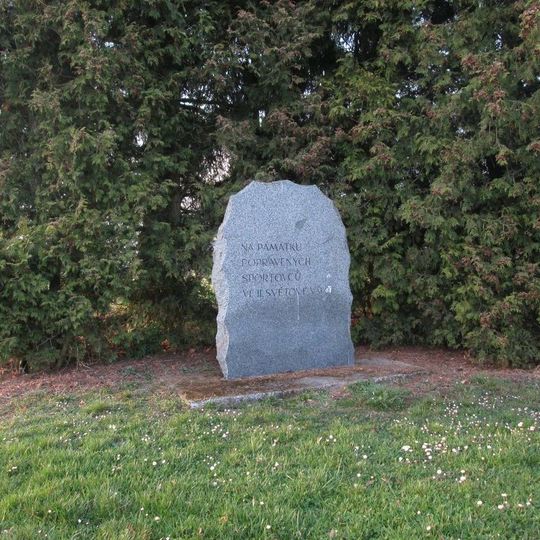 Pomník popravených sportovců v Chrástu