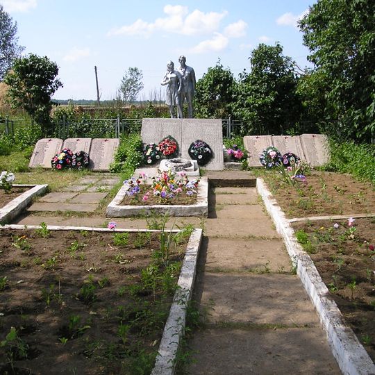 Братская могила советских воинов, погибших в борьбе с фашистами