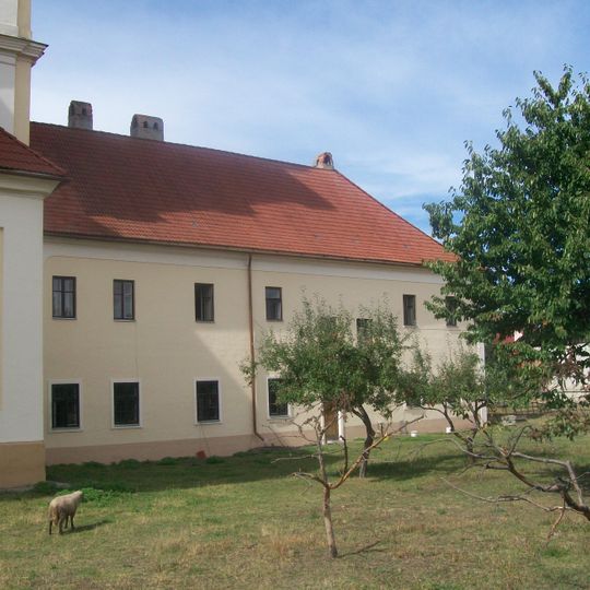 Františkánsky kláštor, kláštor františkánov