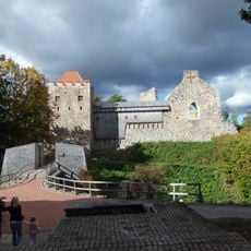 Siguldas viduslaiku pils un Krusta kalns