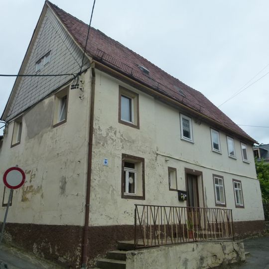 Wohnhaus mit flachem Anbau Polzenberg 2
