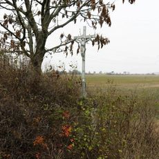 Kříž u polní cesty západně od Bílenců