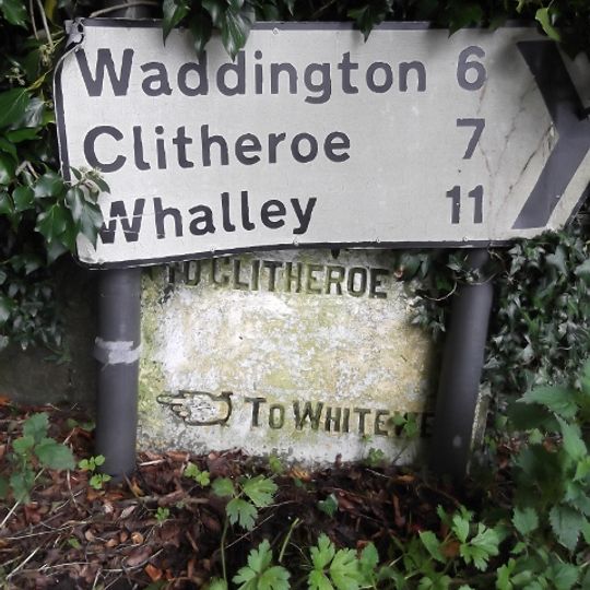 Guidestone, ExYW Lees, E of River Hodder, behind modern road sign