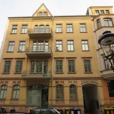 Mietshaus in vormals geschlossener Bebauung Rudolf-Breitscheid-Straße 18