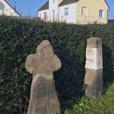 Sühnekreuz und Wegesäule Straßgräbchen