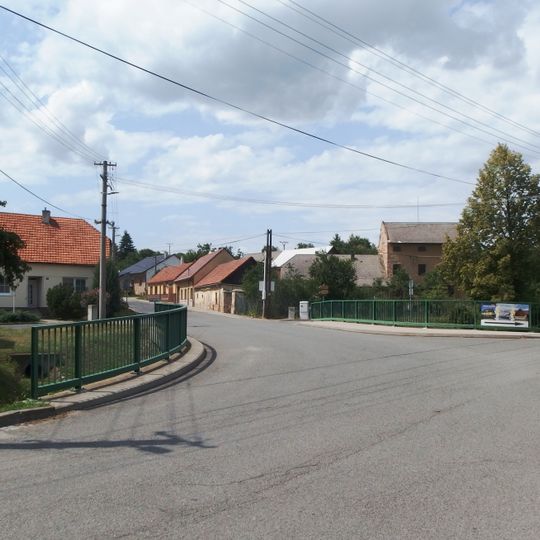 Most silnice III/43230 přes Hruškovici v Osvětimanech