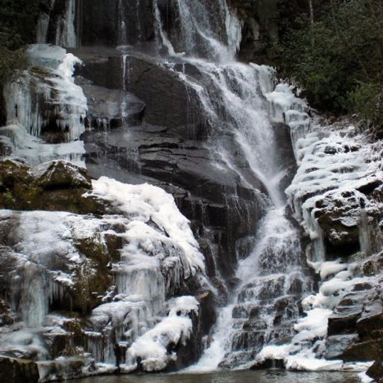 Eastatoe Falls