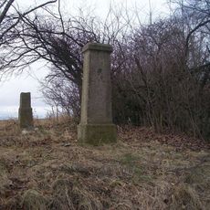 Kříž západně od Sedlce na vršku