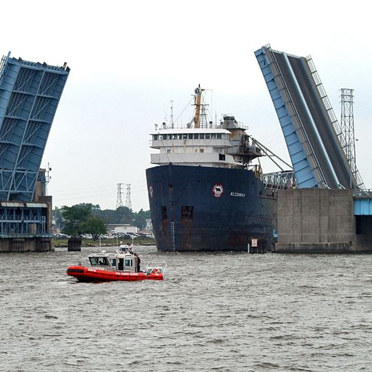 Veterans Memorial Bridge