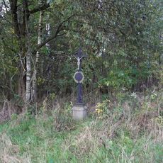 Kříž jihovýchodně od Chotěmic