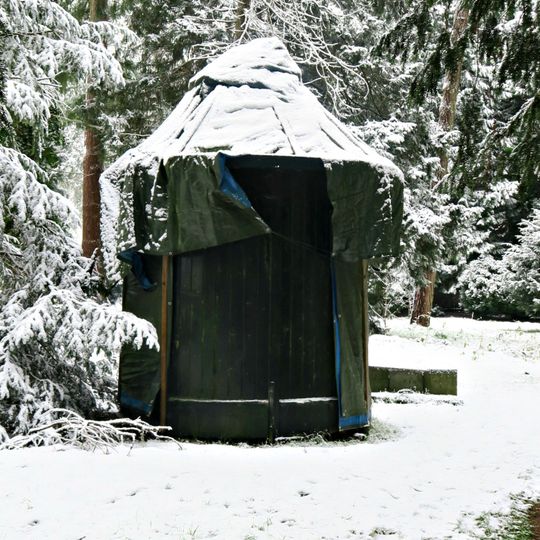 Huis Doorn: houten prieeltje