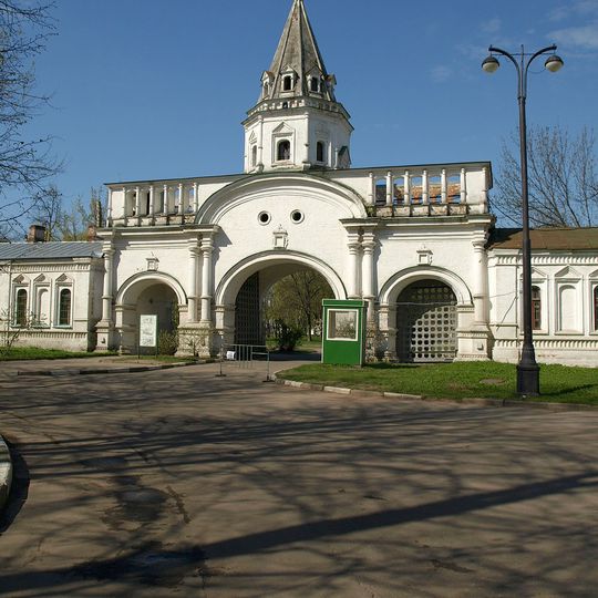 Передние ворота дворца Алексея Михайловича, восточные