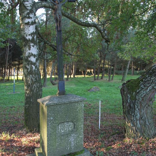 Kříž u cesty poblíž osady Horní Dvůr