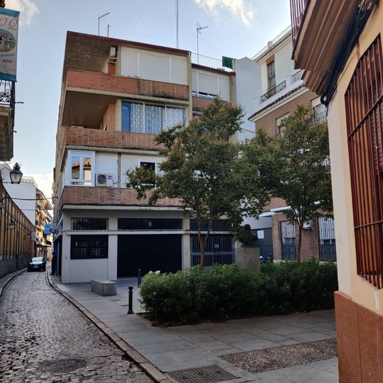 Edificio de viviendas en plaza Vaca Alfaro