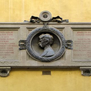 Targa commemorativa a Alfredo Catalani a Lucca