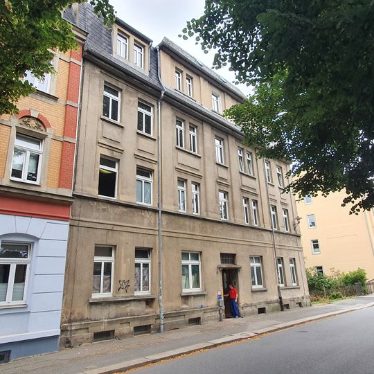 Mietshaus in halboffener Bebauung Bischofstraße 15