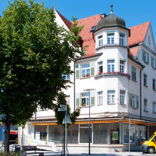 Wohn- und Geschäftshaus