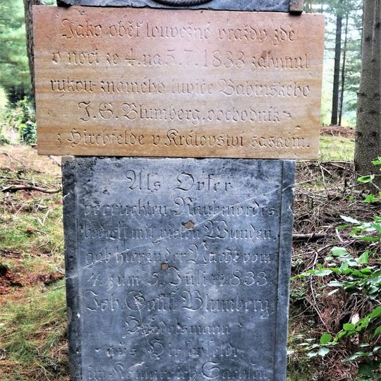 Blumbergův pomník v lese východně od České Kamenice