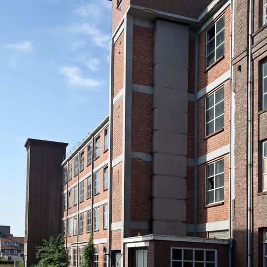 Kantoorgebouw met magazijn