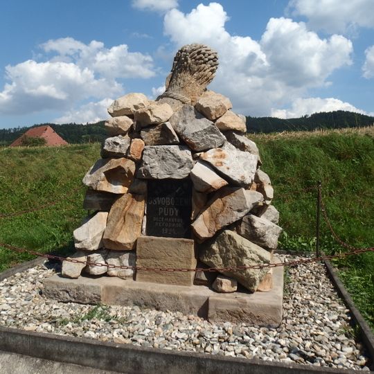 Památník Na paměť osvobození půdy v Unerázce