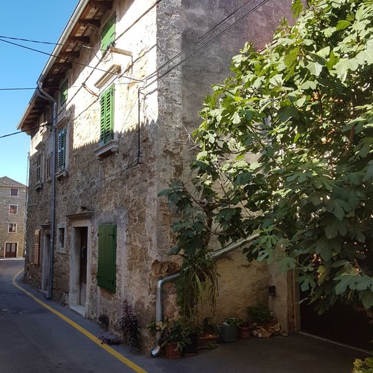 Kmečki dvorec Korte 97, 98, 99