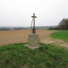 Kříž západně od Hedčan