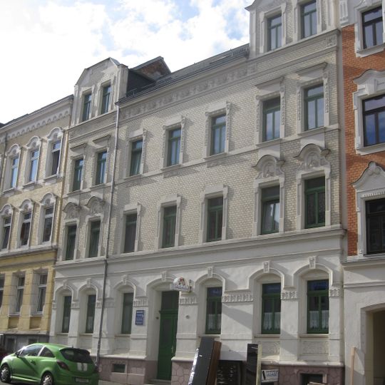 Mietshaus in geschlossener Bebauung Kreherstraße 8