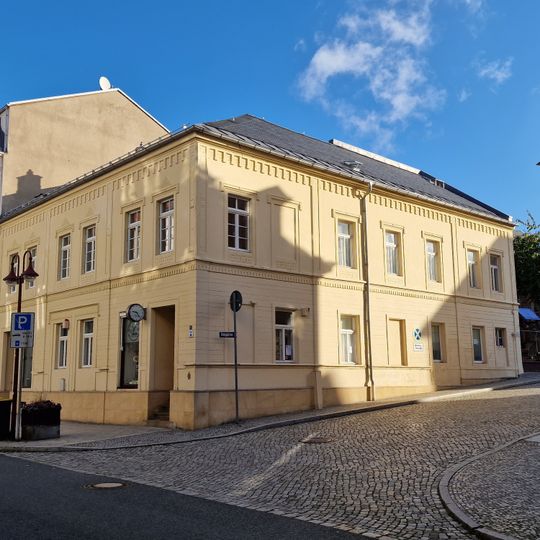 Wohnhaus in geschlossener Bebauung in Ecklage mit schöner klassizistischer Fassade Schandauer Straße 11