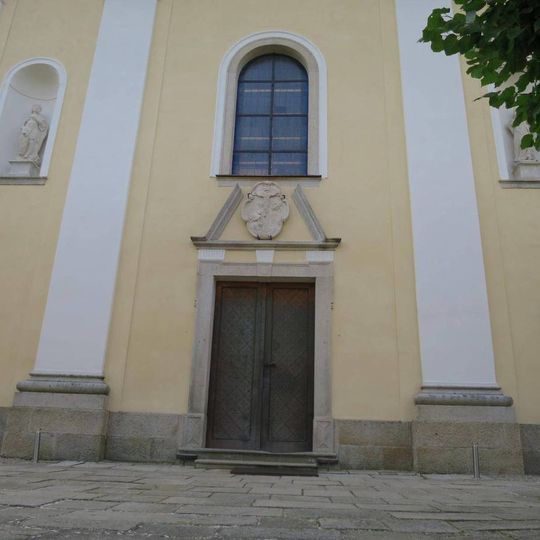 Kříž u kostela Panny Marie Karmelské v Kostelním Vydří