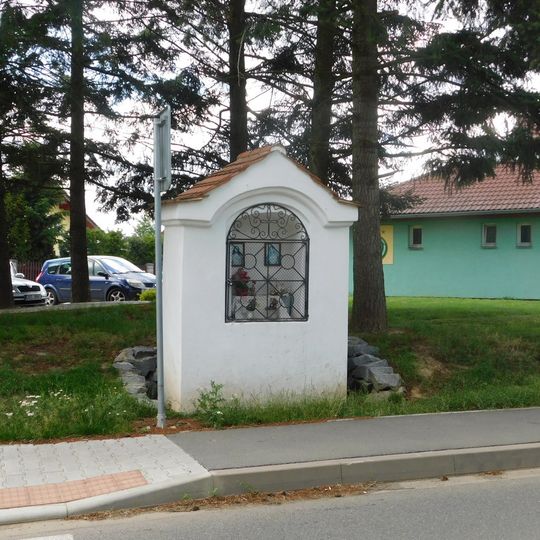 Výklenková kaplička ve Zlatníkách