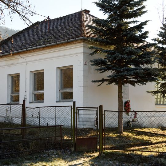 Býv. školská budova, dom pamätný