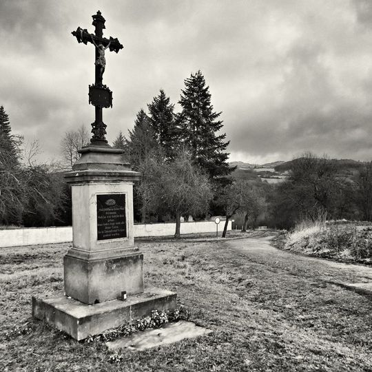 Kříž na rozcestí u hřbitova v Proboštově