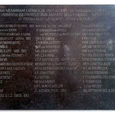 Plaquette in het Universiteitsgebouw