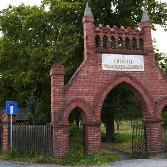 Ogrodzenie z furtami i bramą główną